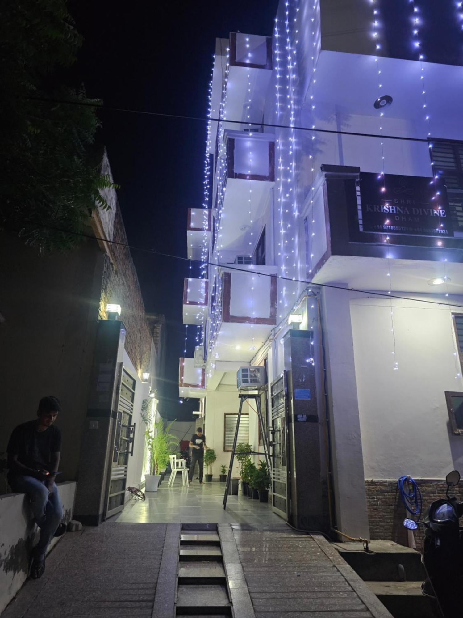 Shri Krishna Divine Dham Hotel Mathura Buitenkant foto